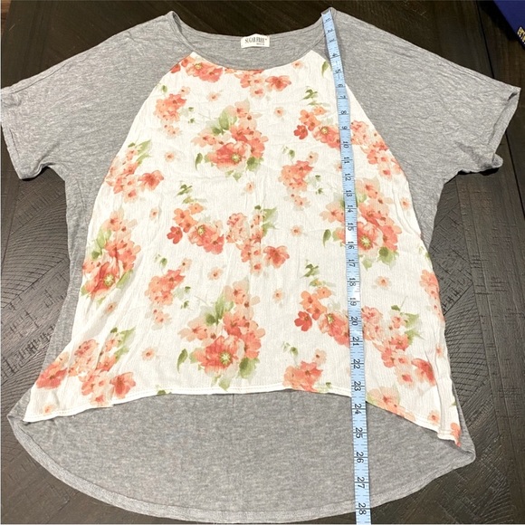 🌻3/$20 Sugar Free Red and White Floral Chiffon Raglan Short Sleeve Tee, Size L - Picture 5 of 9